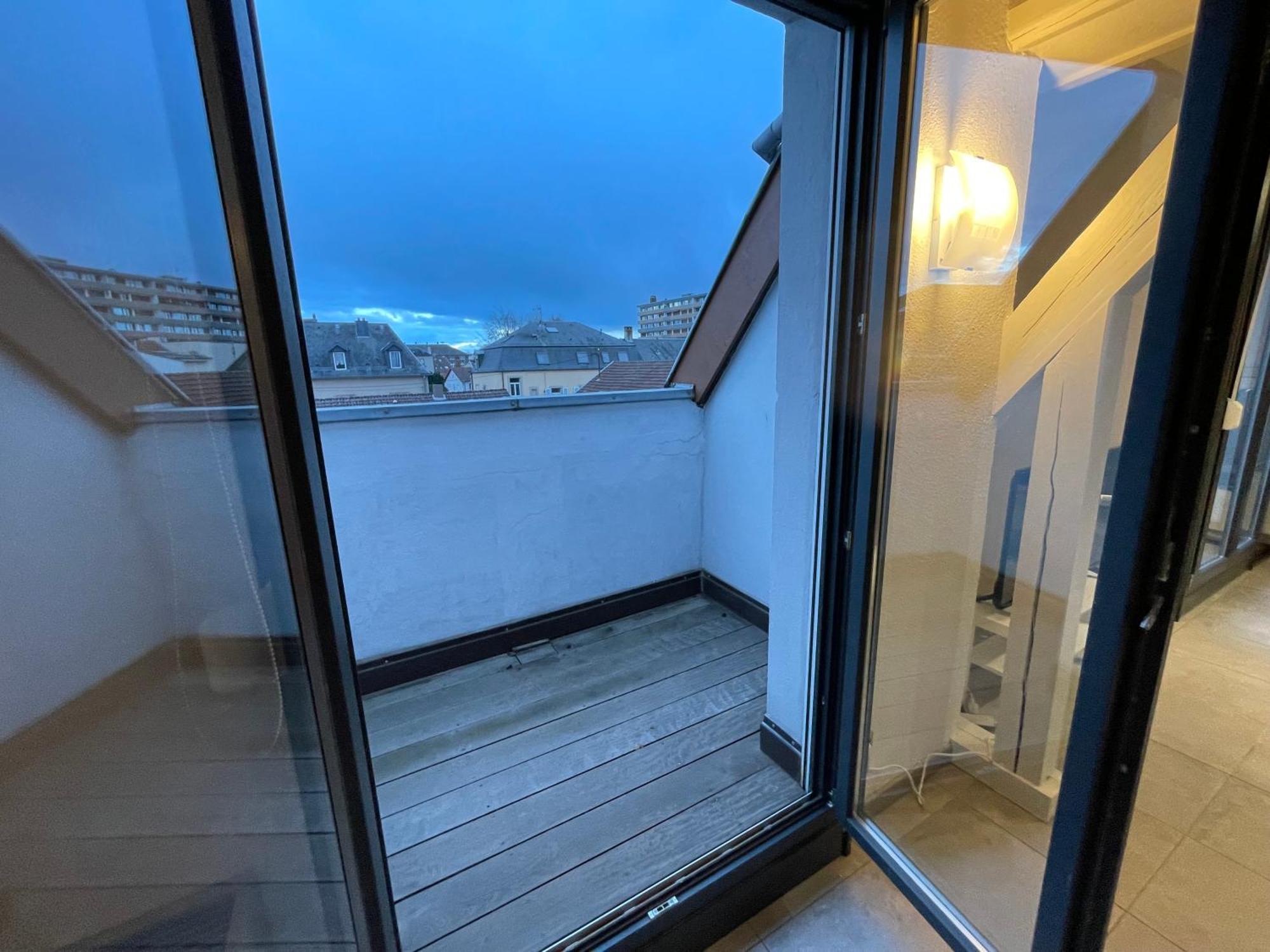 Fathala - Appartement Lumineux En Dernier Etage - Face A La Gare Routiere Sarrebourg Ngoại thất bức ảnh