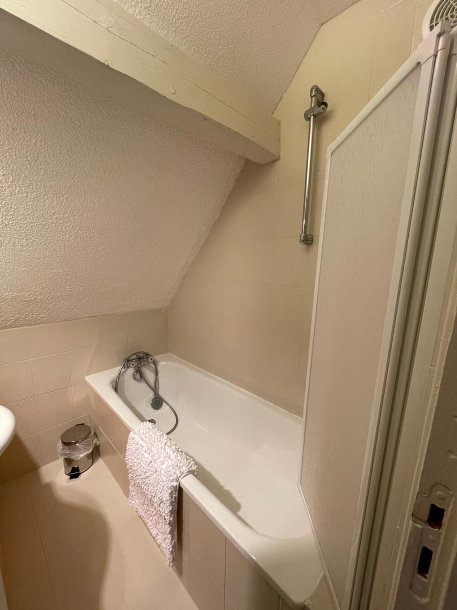 Fathala - Appartement Lumineux En Dernier Etage - Face A La Gare Routiere Sarrebourg Ngoại thất bức ảnh