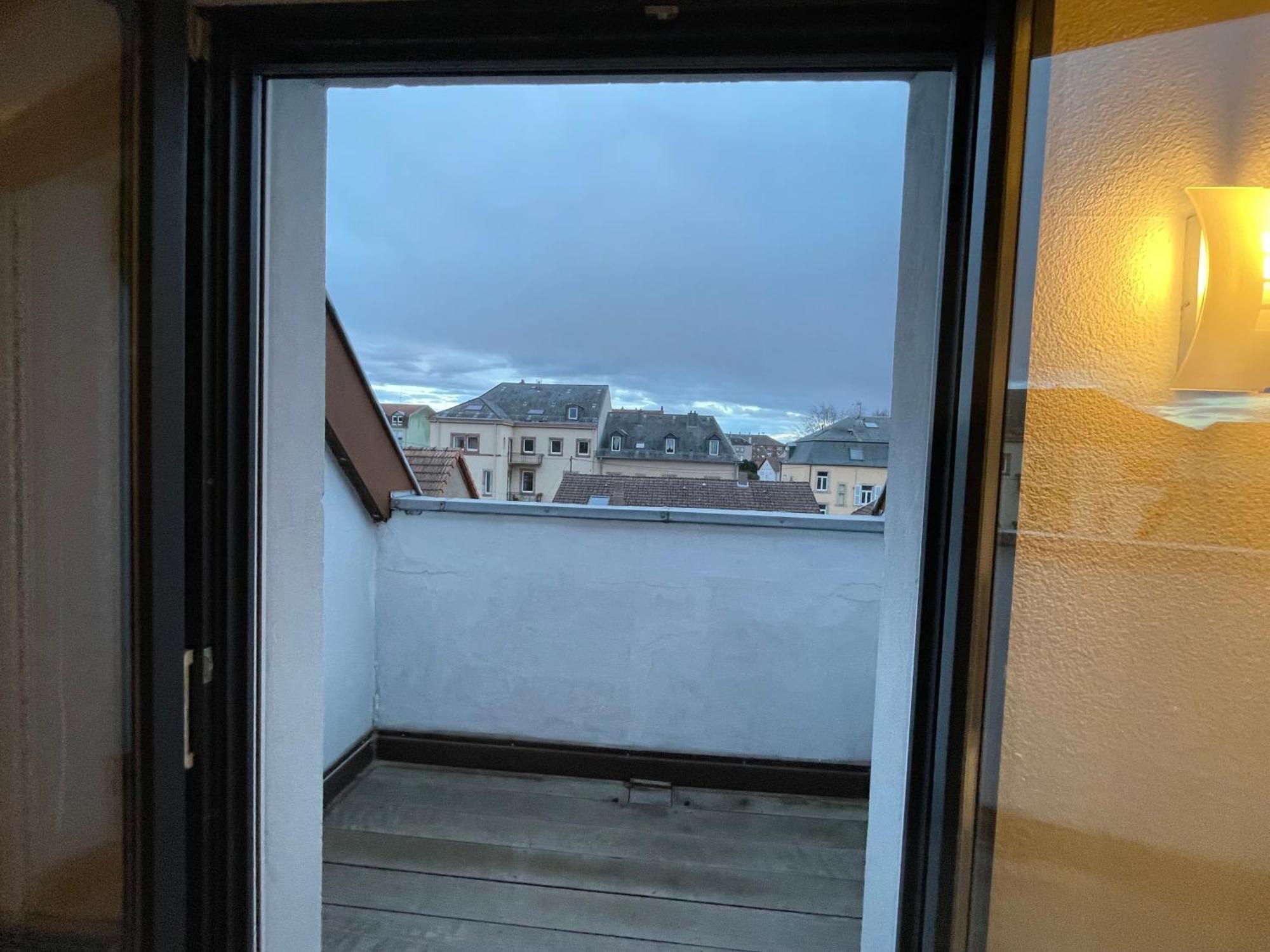 Fathala - Appartement Lumineux En Dernier Etage - Face A La Gare Routiere Sarrebourg Ngoại thất bức ảnh